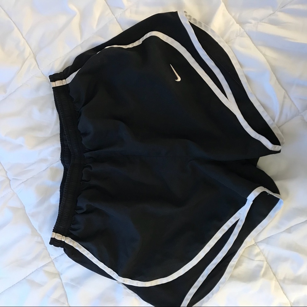 Nike flowy shorts